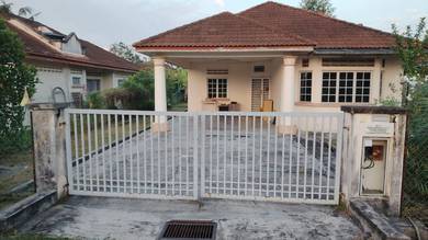 Huge Land 1 Storey House Bandar Mahkota Banting Near Tadom Hill Morib
