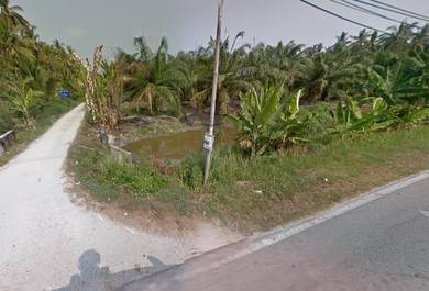 Tanah 3.5 Ekar Kampung Simpang Empat TEPI JALAN+FREEHOLD+LOKASI BAIK