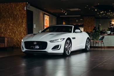 Jaguar F-TYPE 2.0L #cabriolet #redinterior