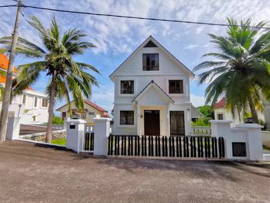 Fully furnished, pocket sea view, move-in condition!