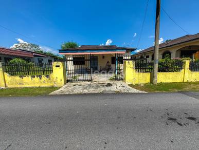 Banglo Setingkat di Changkat Desa Batu Gajah