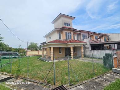 Corner unit Rumah Teres 2.5 Tingkat La Cottage, Puchong