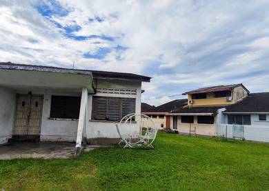 Corner house with great field 