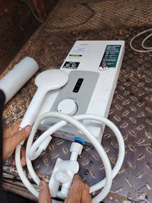 Toshiba Electric Water Heater TD712