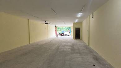GROUND ShOP/ Warehouse Taman Taynton View/ Mutiara Barat, Ample Parkin