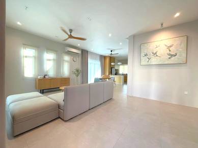 Room For Rent (Gated & Guarded) (For Lady Only) Pines Residence