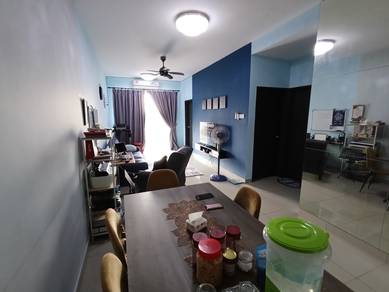 Ashton tower Condo, 948sqt, Fully Furnished (BELOW MARKET VALUE)