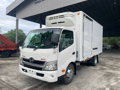 Hino 300 Rebuild Frozen Refrigerator box