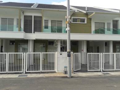 LOWER UNIT Pearl Villa Townhouse SP4 Bandar Saujana Putra FOR SALE