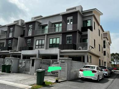 Endlot The Strata, 3 Storey Townhouse Unit, Bandar Puteri Bangi