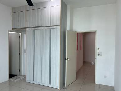 Meridien residence condo	, bayan lepas, 2 car parks, renovated, 1260sf