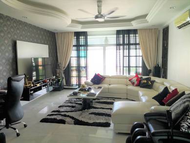 Fully furnished, mid floor with far sea view!