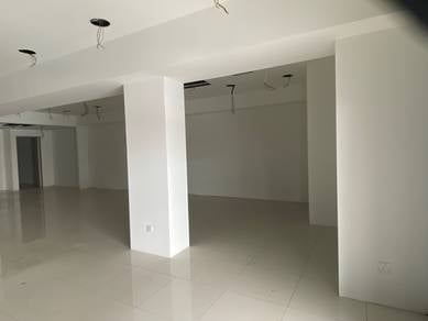 4 sty End corner Office lot with lift Taman Equine park Seri Kembangan