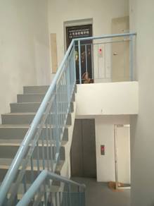 4 sty End corner Office lot with lift Taman Equine park Seri Kembangan