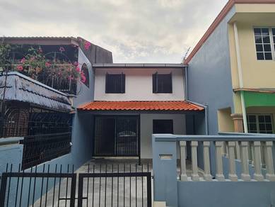 FACING OPEN💥 NEW REFURBISH Double Storey Jalan F12 Taman Melawati KL