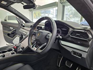 Lamborghini URUS Trade in terima