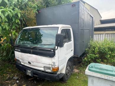 Nissan YU41H4 Box Lorry (M) Buy1 Free1 Kedai Loan