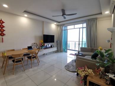 Fully furnished, high floor corner unit with sea view & pool view!