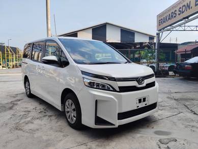 Toyota VOXY 2.0 KIRAMEKI (A)