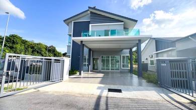 Bungalow CORNER LOT 2Sty Senawang Paroi Seremban 75x75sq Tanah Luas