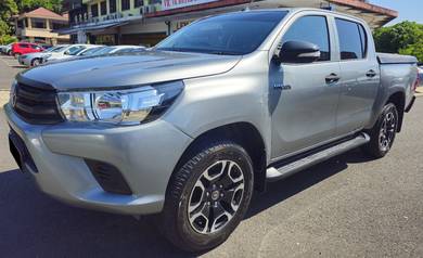 Toyota HILUX DC 2.4 M FL VNT 4WD (MT) (4X4)🩶