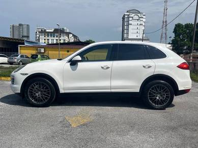 Porsche CAYENNE  E2 958 V8 CBU (A) SPORT CAR