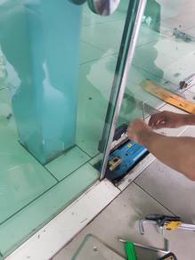 KHIDMAT BAIKPULIH PINTU KACA ANDA l repairing door