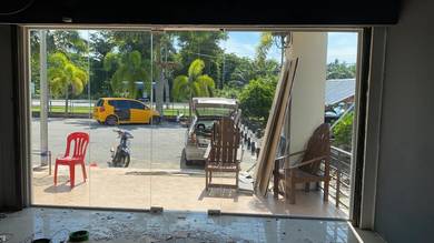 DINDING KACA JENIS KALIS PECAH l 12mm glass wall l