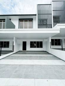 Iconia Garden Impian Emas Phase 4 22x80 4bedrooms bare unit for sale