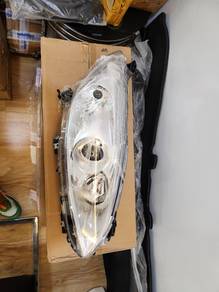 Mazda 5 head lamp