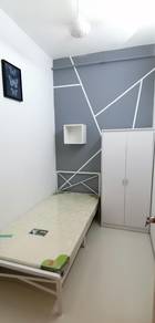 Single room Available for rent at Avenue Crest (Female)