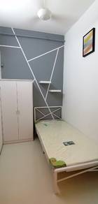 Single room Available for rent at Avenue Crest (Female)