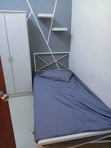 Single room Available for rent at Avenue Crest (Female)