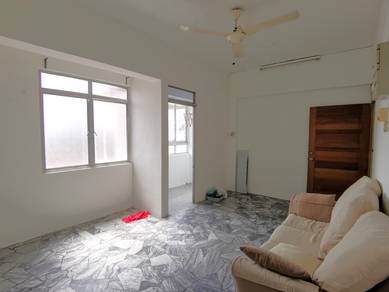High floor, renovated & with sea view & city view!