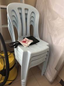 Plastic chair for dinning ( used )