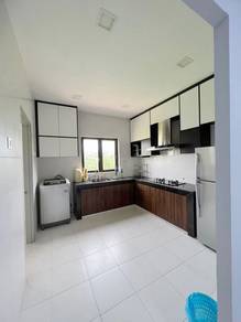 Townhouse FOR SALE Lake Residence Puchong Upper Floor Renovate Move In