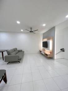 Townhouse FOR SALE Lake Residence Puchong Upper Floor Renovate Move In