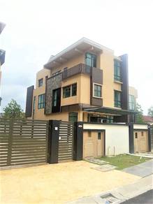 [BIG EXTRA LAND] Shah Alam Seksyen 7, Corner Lot, With Lift and Pool