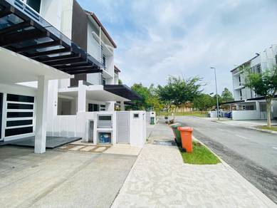 Balcony Facing Open! 3 Storey Hyperlink Terrace Duta Villa, Presint 14