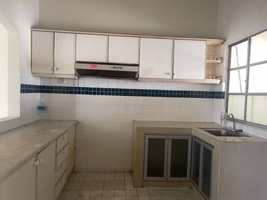 3 bedrooms, 2 baths unit facing greenery comes with 2 carparks