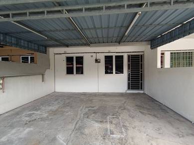 Rumah Teres Setingkat Fully Renovated untuk Dijual di Taman Falim Inda
