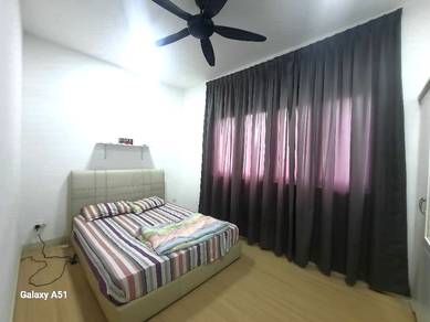 Large room for rent @ M Centura with Aircond - wifi & utilities all in