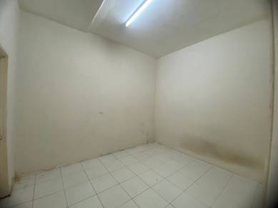 Townhouse lower floor house at Bandar Saujana Putra for rent