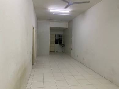 Townhouse lower floor house at Bandar Saujana Putra for rent