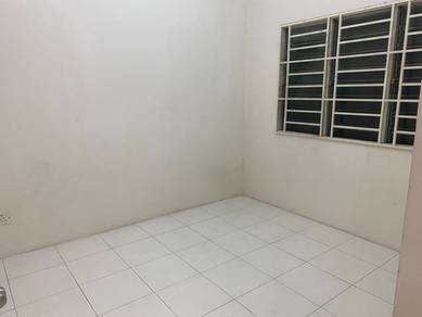 Townhouse lower floor house at Bandar Saujana Putra for rent