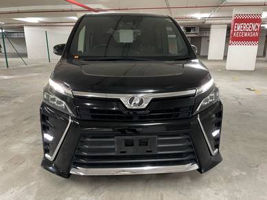 Toyota VOXY 2.0 KIRAMEKI (A)
