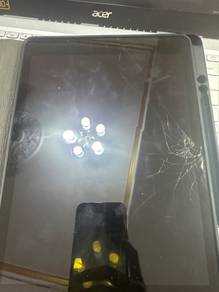 iPad (9) with a cracked screen