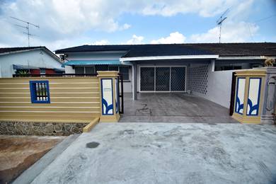 Taman Dato Amar Diraja, Kluang Baru Area, 1-Storey Semi-D for Ren