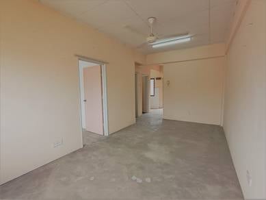 (100% Loan) KAJANG SENTRAL LC Apartment (675sf,3R2B) KTM & MRT Kajang