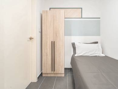 META RESIDENCE (MRT Seri Kembangan) - All Inclusive Single Room